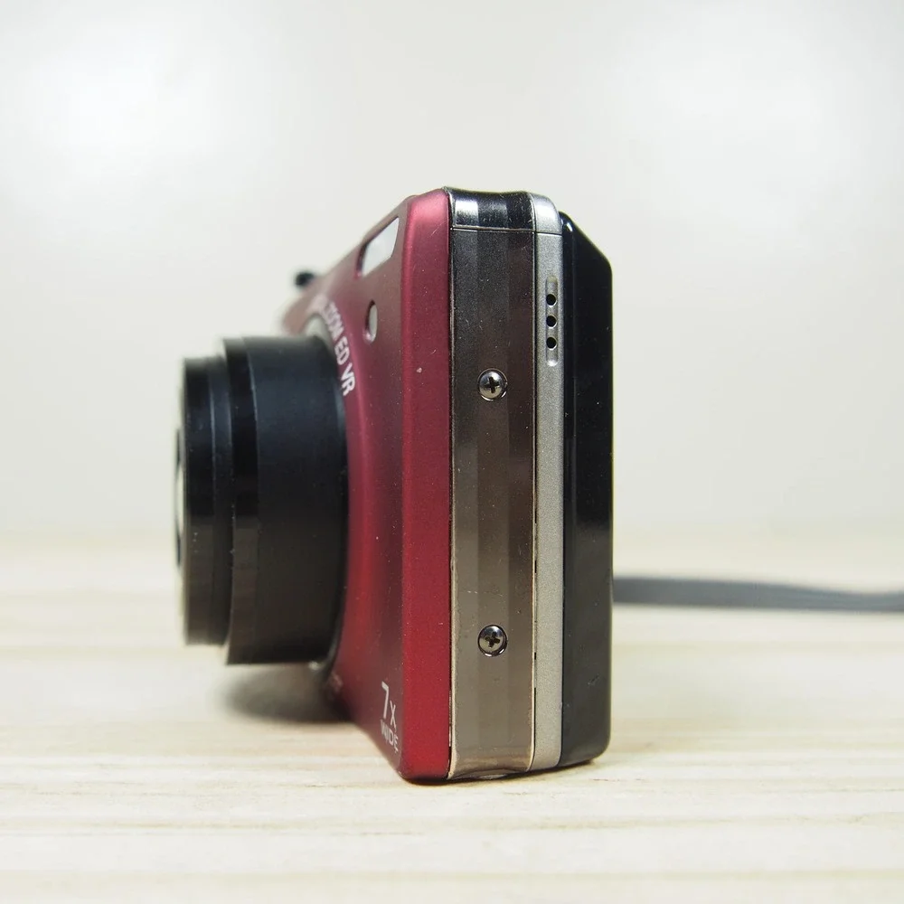 Nikon Coolpix S6000 14.2MP Digital Camera Bundle Red w/Charger + Battery A++ EUC
